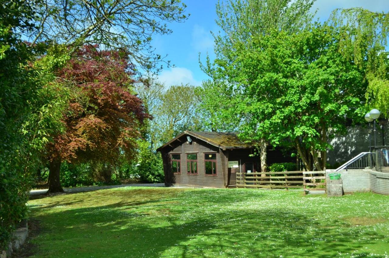 Вилла 37 Trevithick Court, Tolroy Manor Хейл Экстерьер фото